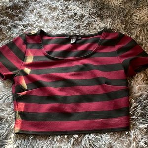Black and Maroon Forever 21 Women’s cropped T-shirt